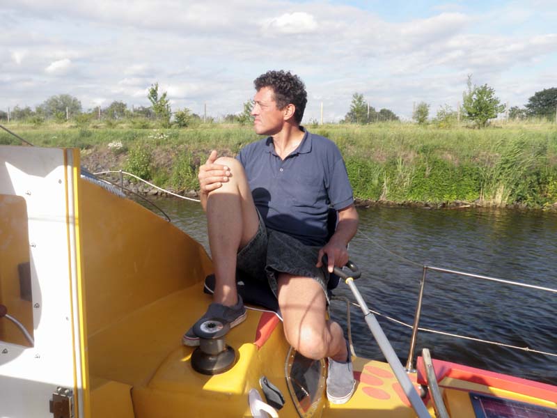 Leo im Kanal